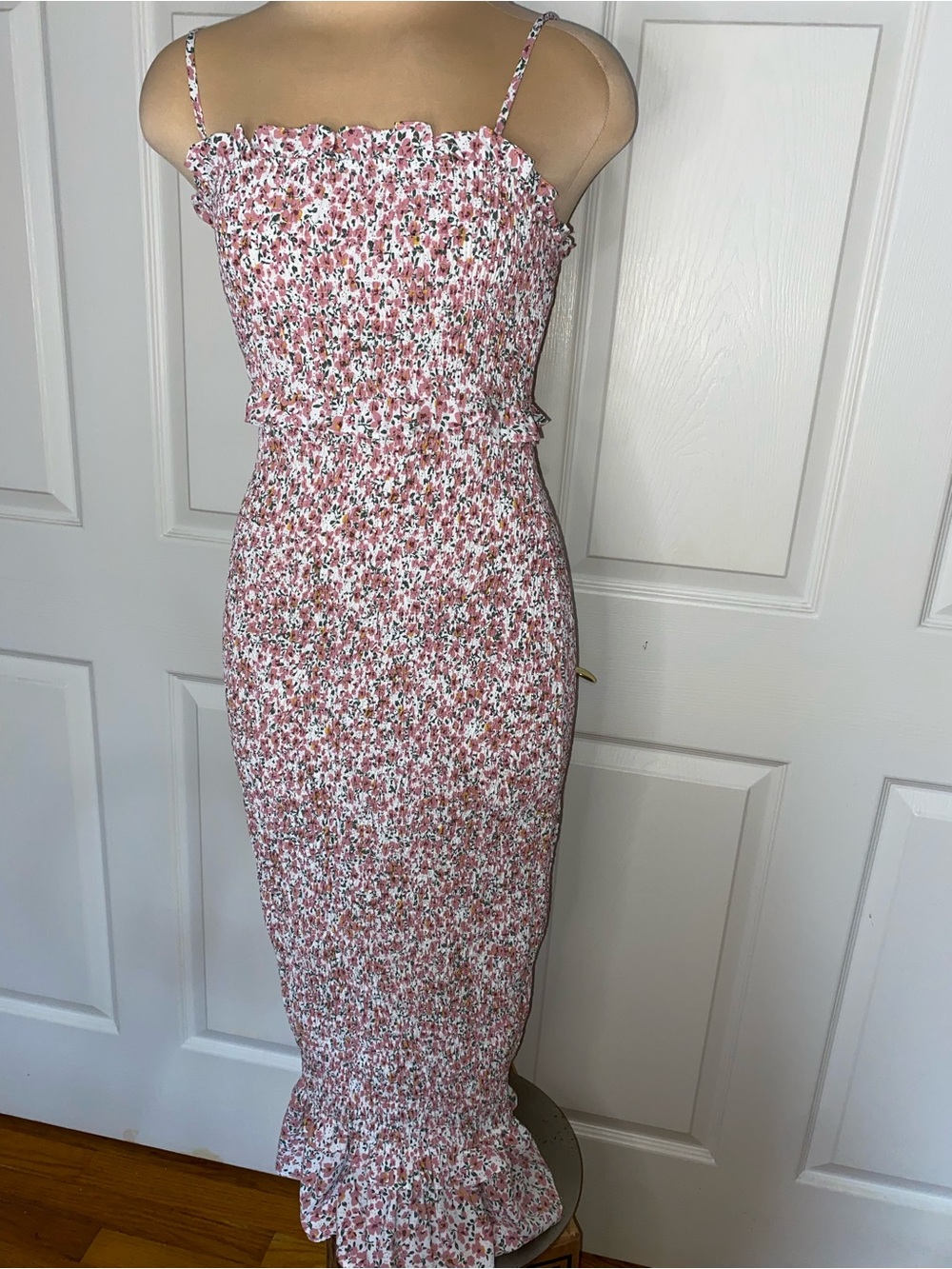 Petal & Pup Lyne Dress Size 4 Pink White Floral Smocked Bodycon Midi - Picture 10 of 11